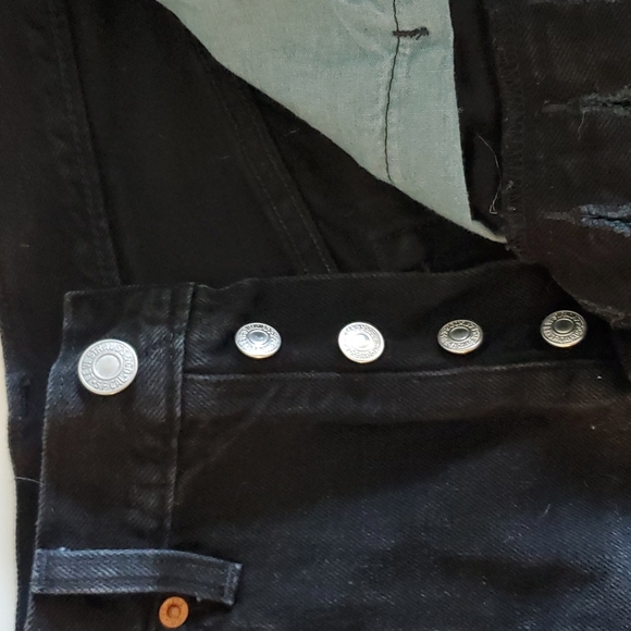 LEVI'S / 501 Jean Shorts in black denim / Size 25 - Picture 6 of 6